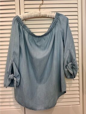 Pristine Karen Kane Top